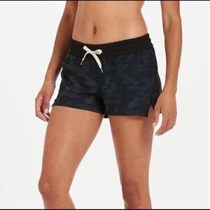 Vuori Clementine Women’s shorts - size Large